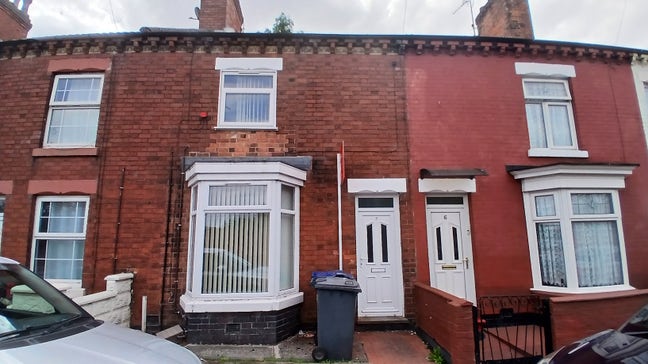 Spacious 1 Bedroom Flat- Town Centre Main Photo