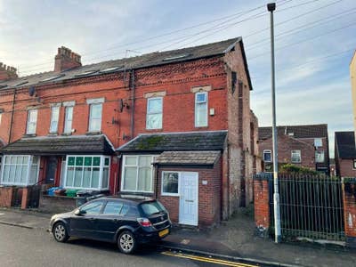 Lovely room in fully refurbished house share Main Photo