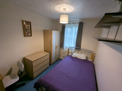 Bagshot Smart double room for single let Main Photo