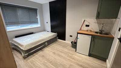 DSS - Studio Flat Available in Twickenham TW10 Main Photo