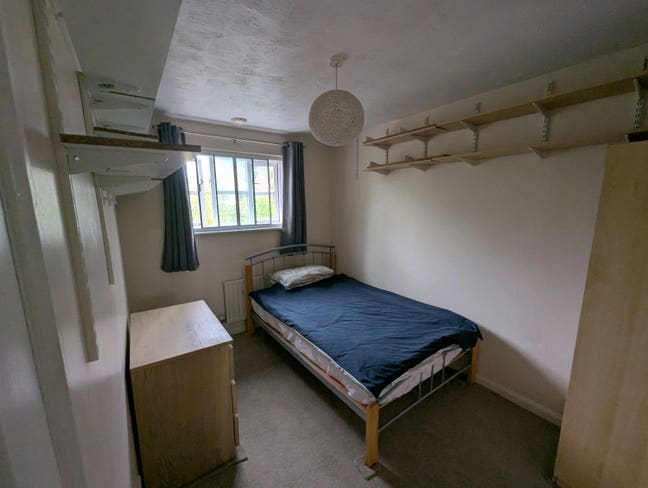 Bagshot Smart double room for single let Main Photo