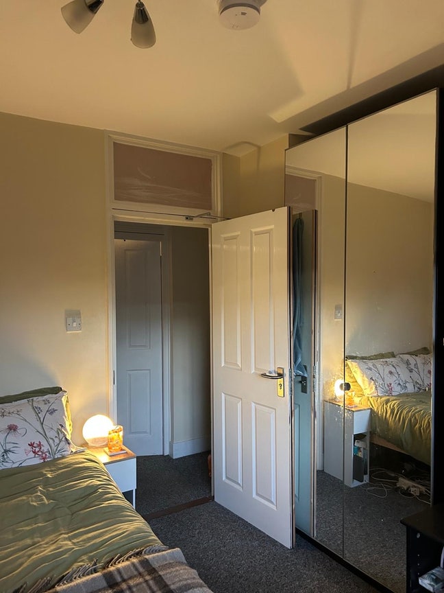 Double room in spacious 5-bed house - Islington  Main Photo