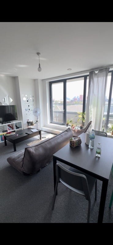 🧳 Short term female only double in Canary Wharf! Main Photo