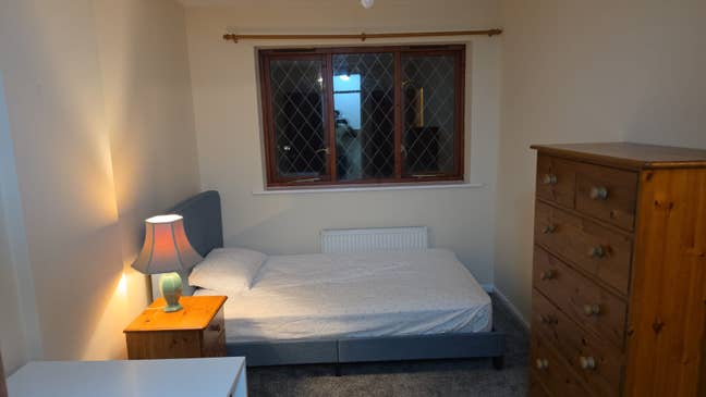 Ensuite Room for professionals and Students Main Photo