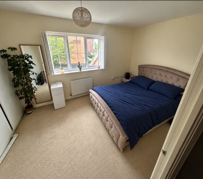 Room to Rent in 2 Bed house. Own Bathroom. Main Photo