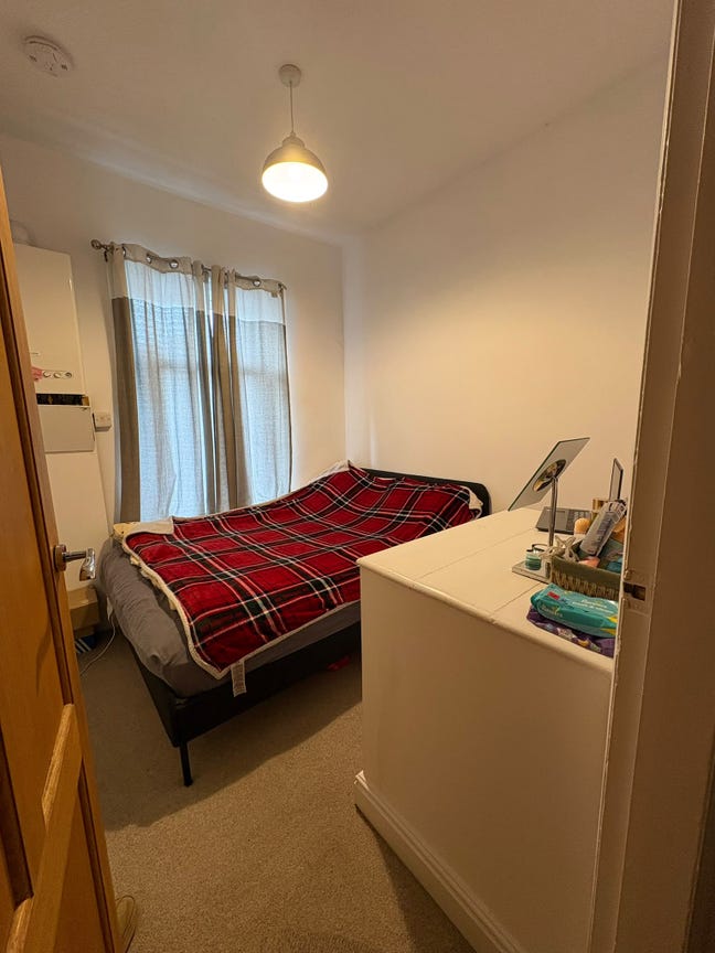 Lovely Double Room Available in Huddersfield Main Photo