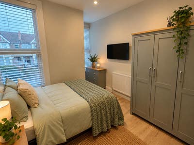 Private Ensuite + Kitchenette, All Bills Inc Main Photo