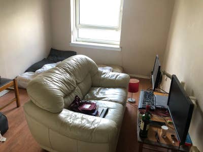 Spacious room in excellent city center location  Main Photo