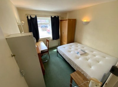1 Double Bedroom - Students preferred Main Photo