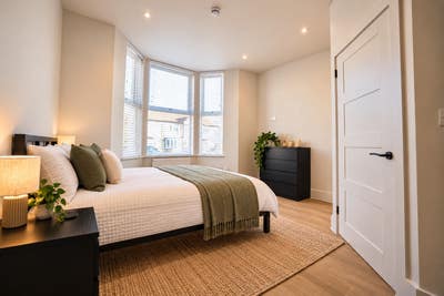 Large Double with Ensuite (Bills Included) Main Photo