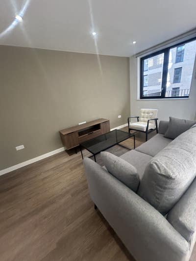 2b 2b in Walthamstow - looking to buddy up!  Main Photo