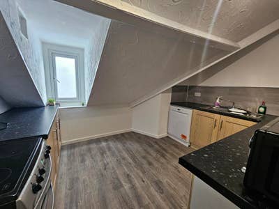 Large Torquay town centre room-all bills included Main Photo