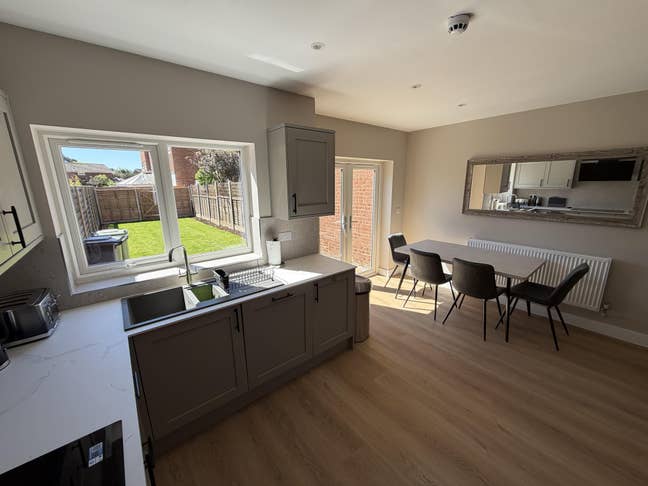 Brand New 4 Bed House Share Main Photo