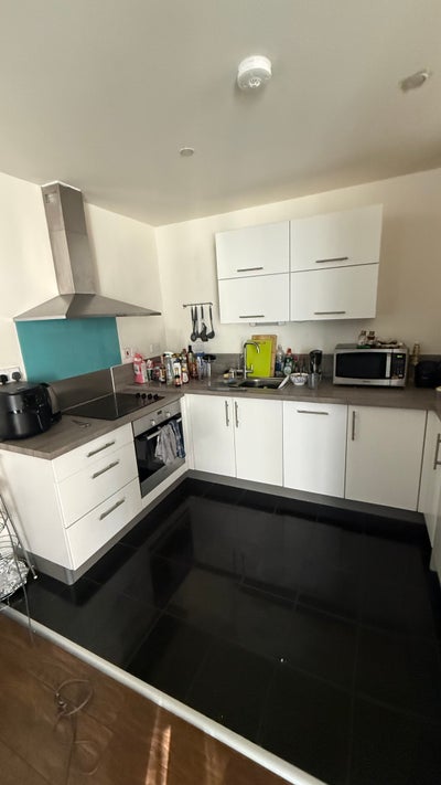 En-suite Master Bedroom 15 Mins from Bank Main Photo