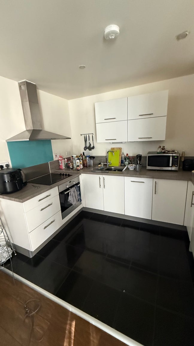 En-suite Master Bedroom 15 Mins from Bank Main Photo