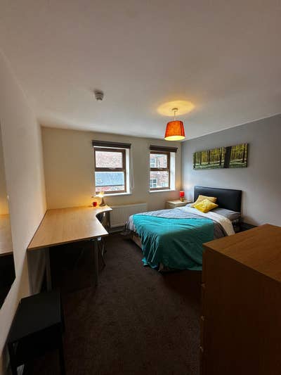 NEW! High Quality, Fully Furnished Ensuite Rooms! Main Photo