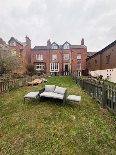 Flat space with river views, parking & garden  Main Photo
