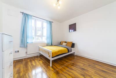 Big Double Room 5 Mins to River and Hammesmith St Main Photo