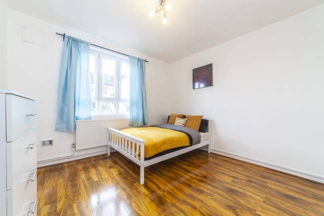 Big Double Room 5 Mins to River and Hammesmith St Main Photo