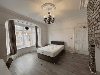 ✨Double Room Westcliffe Drive - Close to Hospital✨ Main Photo