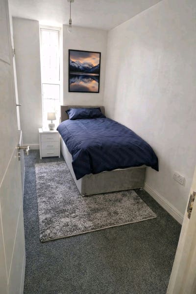 Single room including bills available NOW Main Photo