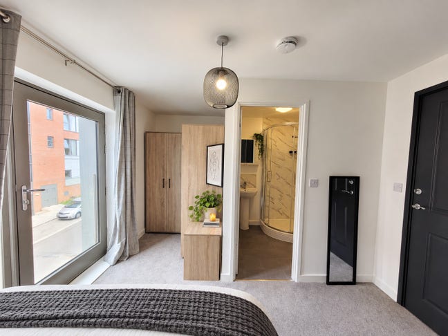 Award Winning Coliving - Zero Deposit Available Main Photo