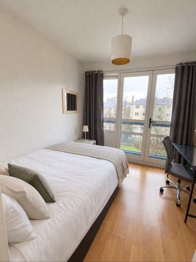🏅Super bright top floor room 🏅 Main Photo
