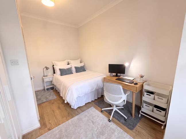 Spacious Two Bedroom Flat on Tooting Bec Road Main Photo