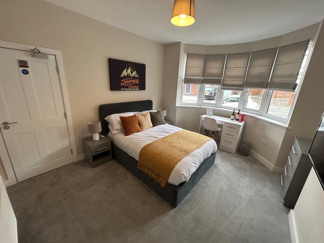 Amazing Professional House Share Main Photo