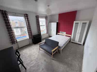 Large double room in friendly house, all bills inc Main Photo