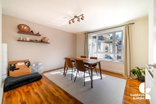 Bright & Spacious 3 Bed Flat  SE7 Charlton Station Main Photo