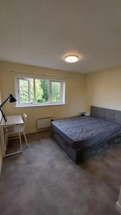 Spacious 4-Bedroom, 2-Bathroom Flat – G21, Glasgow Main Photo