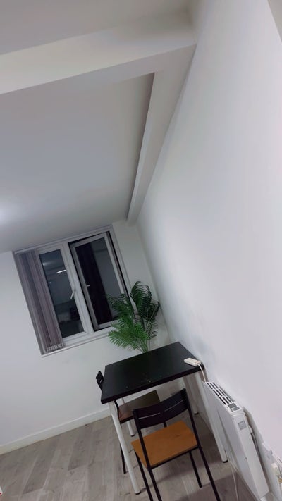 Room available in a two bedroom Flat  Main Photo