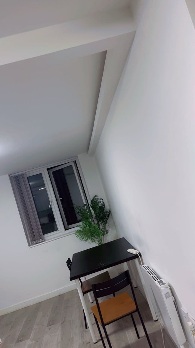 Room available in a two bedroom Flat  Main Photo