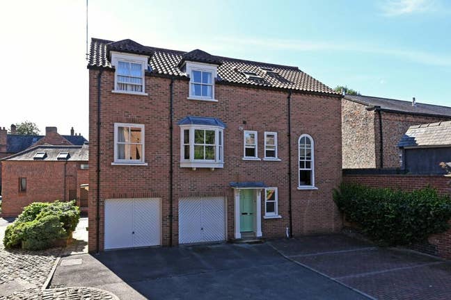 Modern Double Room in Central York Main Photo