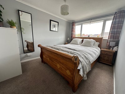 Double Bedroom in a shared home Main Photo