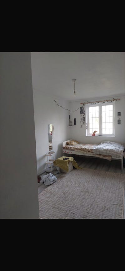 ROOM TO RENT - UB2 4LA - &pound;700 (Bills Incl.) Main Photo
