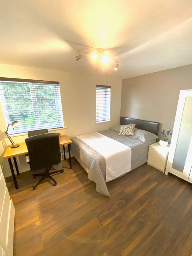 Studio Bedsit Available In SE8  Main Photo
