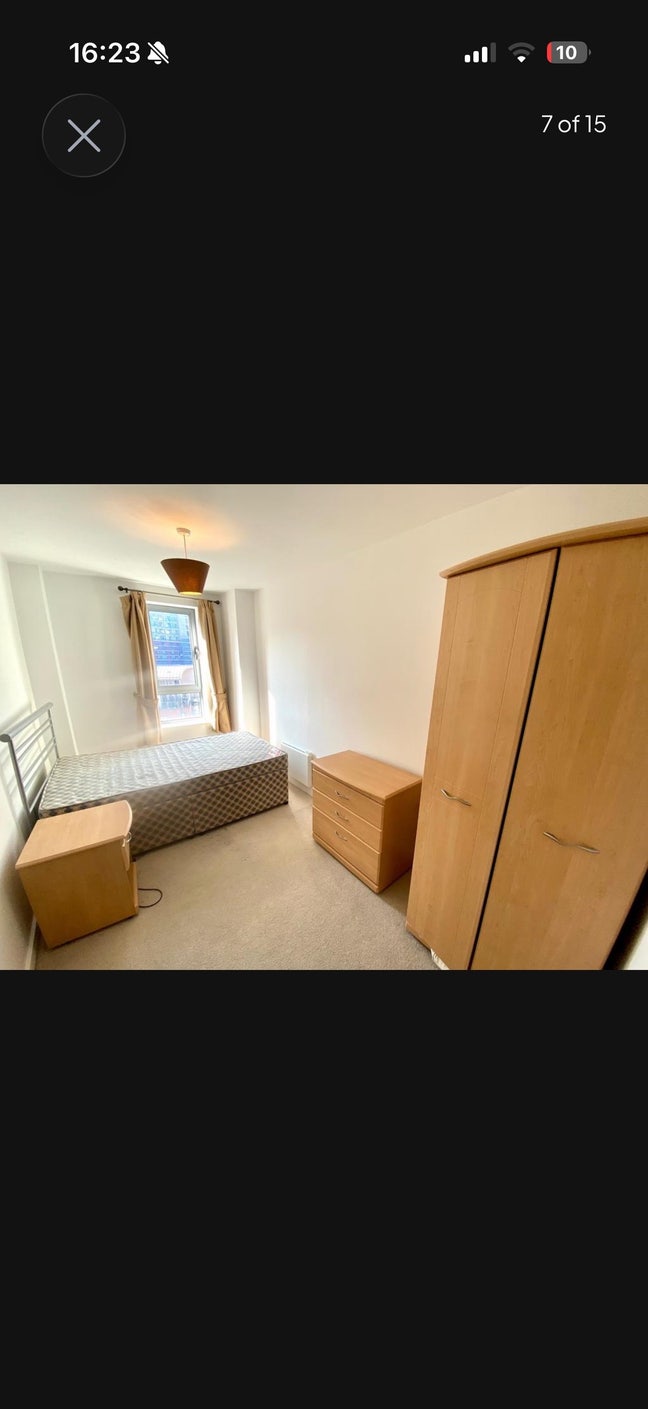 Looking for a flatmate Main Photo