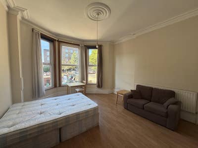 Large Fully Self-Contained Studio | Upper Clapton  Main Photo