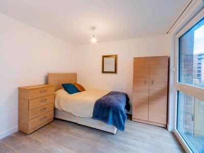 Surrey Quays Double Room private balcony!  Main Photo