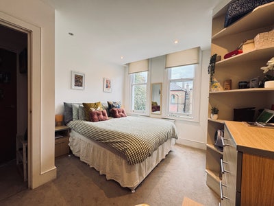 RARE FIND in Conservation Area - En Suite Double Main Photo