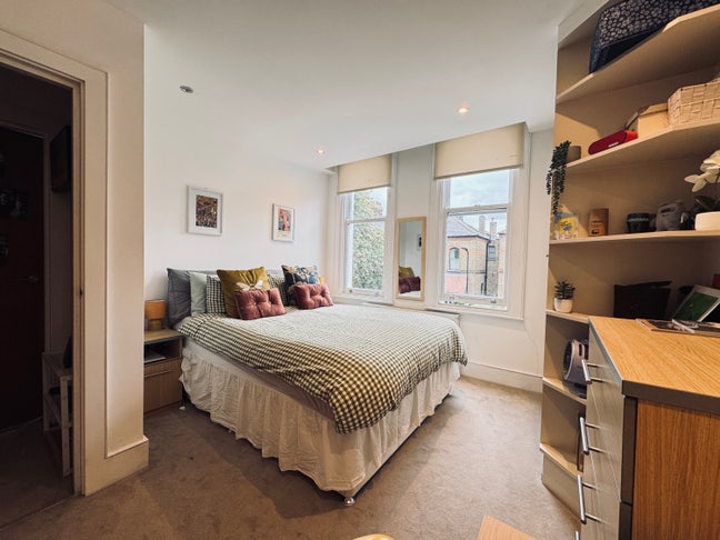 RARE FIND in Conservation Area - En Suite Double Main Photo