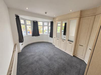 Spacious 6 bedroom house for rent Main Photo