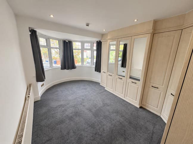 Spacious 6 bedroom house for rent Main Photo