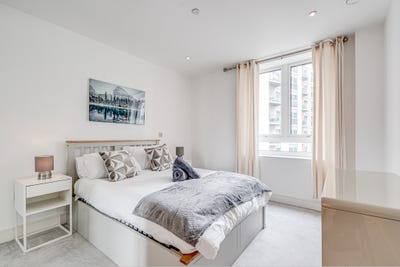🏡 Beautiful 2-Bed Flat with Garden – SW11 🏡  Main Photo