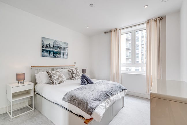 🏡 Beautiful 2-Bed Flat with Garden – SW11 🏡  Main Photo