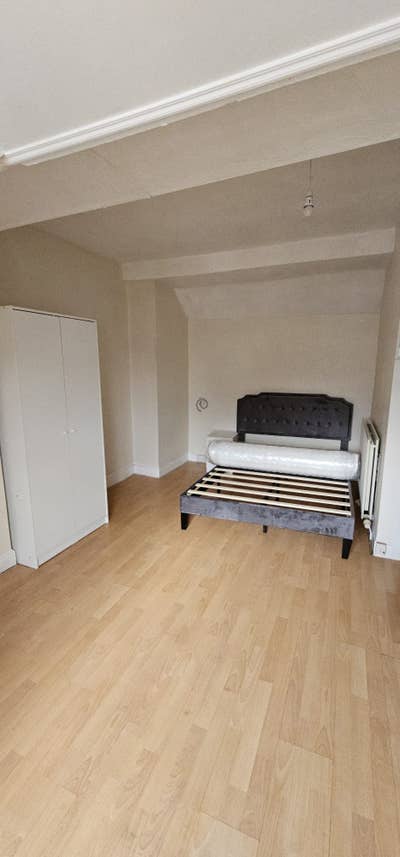 Double room &pound;600 Salford furnished bills inc Main Photo