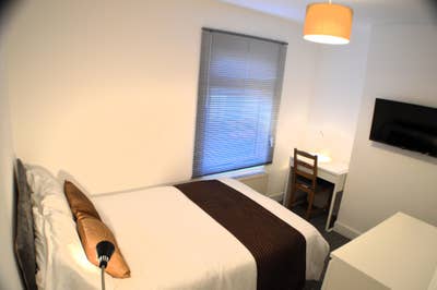 Lovely Double Room - Walk to Oracle/Town/Station Main Photo
