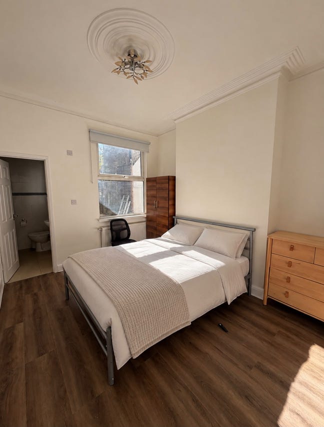 Double Room with En-Suite! Main Photo